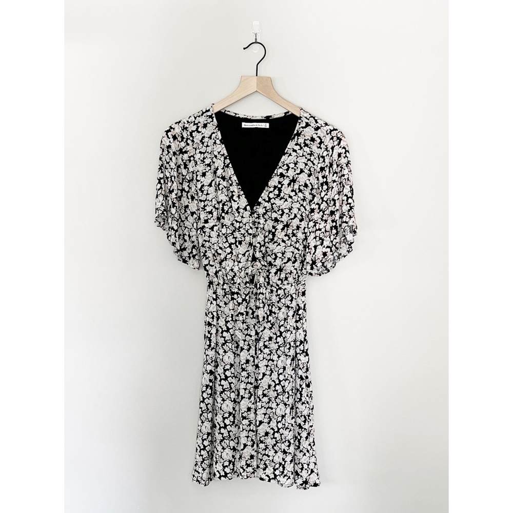 Abercrombie & Fitch Button-Up Tie-Front Dress